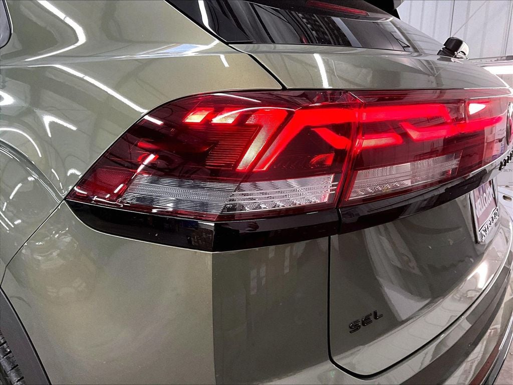 2026 Volkswagen Atlas Cross Sport 2.0T SEL R-Line Black