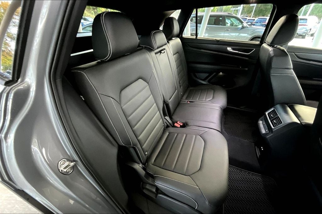 2026 Volkswagen Atlas Cross Sport 2.0T SEL R-Line Black