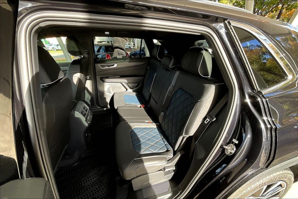 2026 Volkswagen Atlas Cross Sport 2.0T SEL Premium R-Line