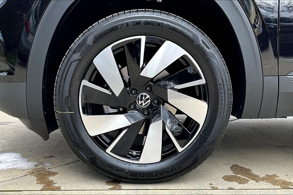 2025 Volkswagen Atlas Cross Sport 2.0T SE w/ Technology