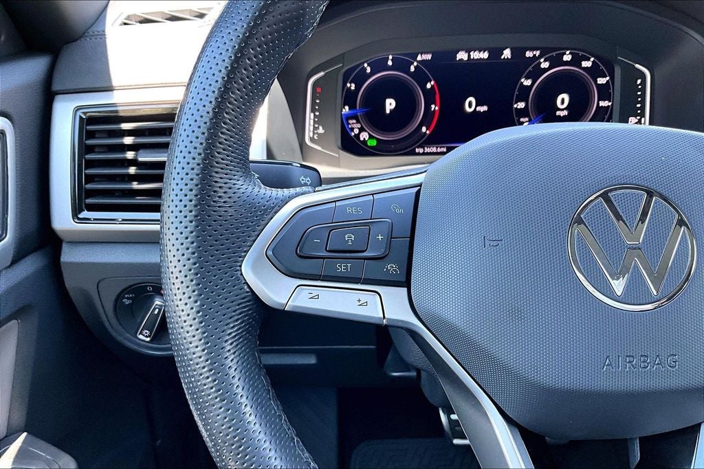 2022 Volkswagen Atlas Cross Sport 2.0T SEL R-Line