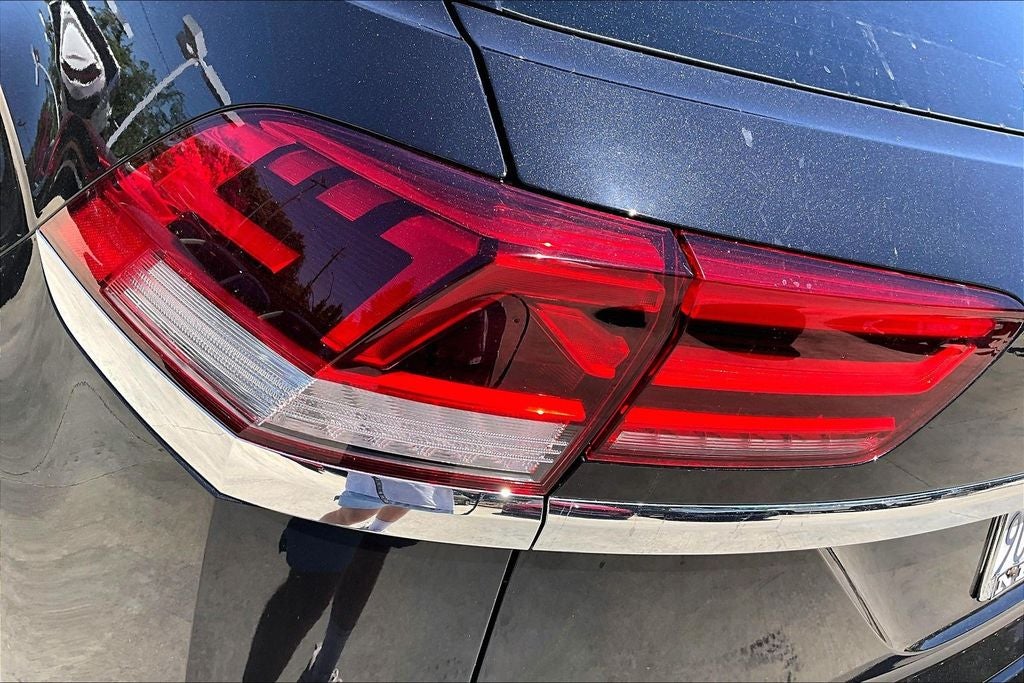 2022 Volkswagen Atlas Cross Sport 2.0T SEL R-Line