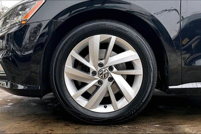 2018 Volkswagen Passat 2.0T SE