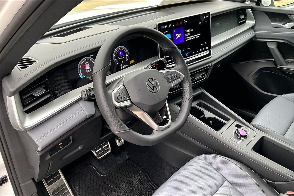 2026 Volkswagen Tiguan 2.0T SE R-Line Black