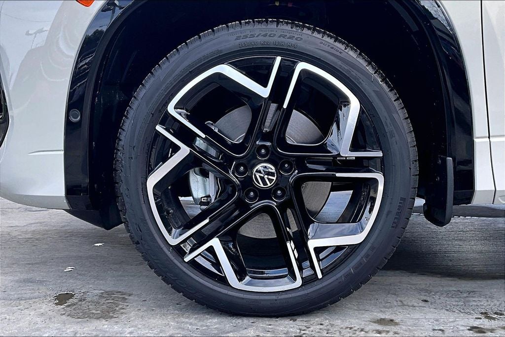 2026 Volkswagen Tiguan 2.0T SEL R-Line