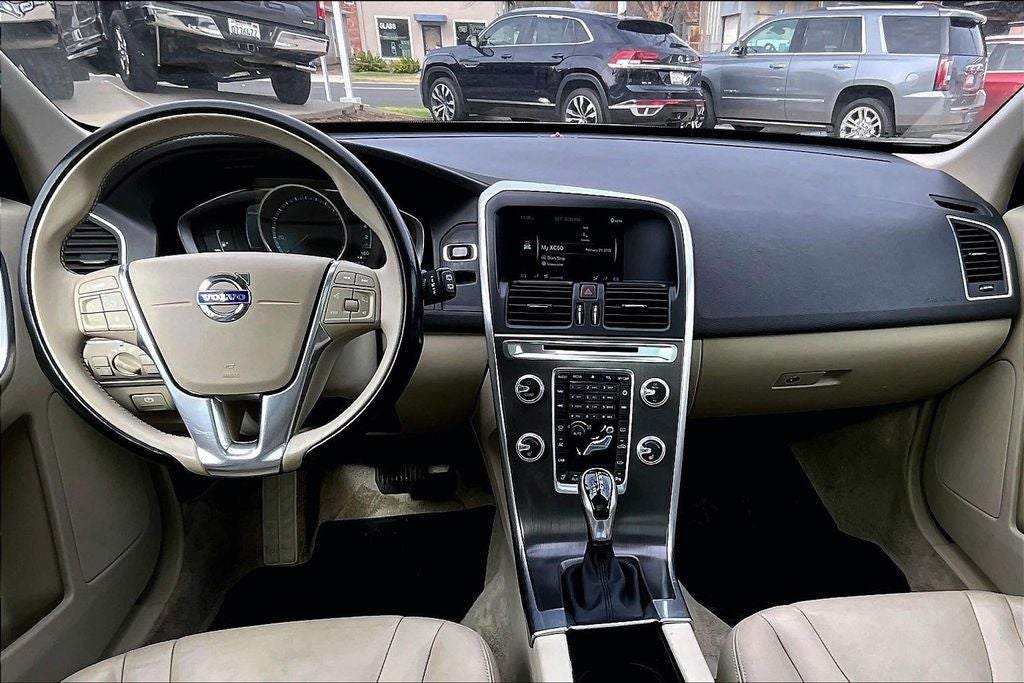 2016 Volvo XC60 T5 Drive-E Premier
