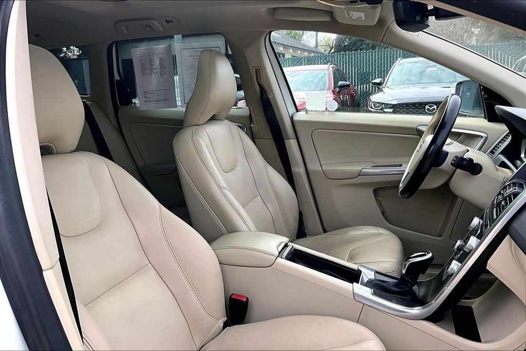 2016 Volvo XC60 T5 Drive-E Premier