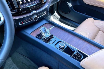 2023 Volvo XC60 Recharge Plug-In Hybrid Ultimate