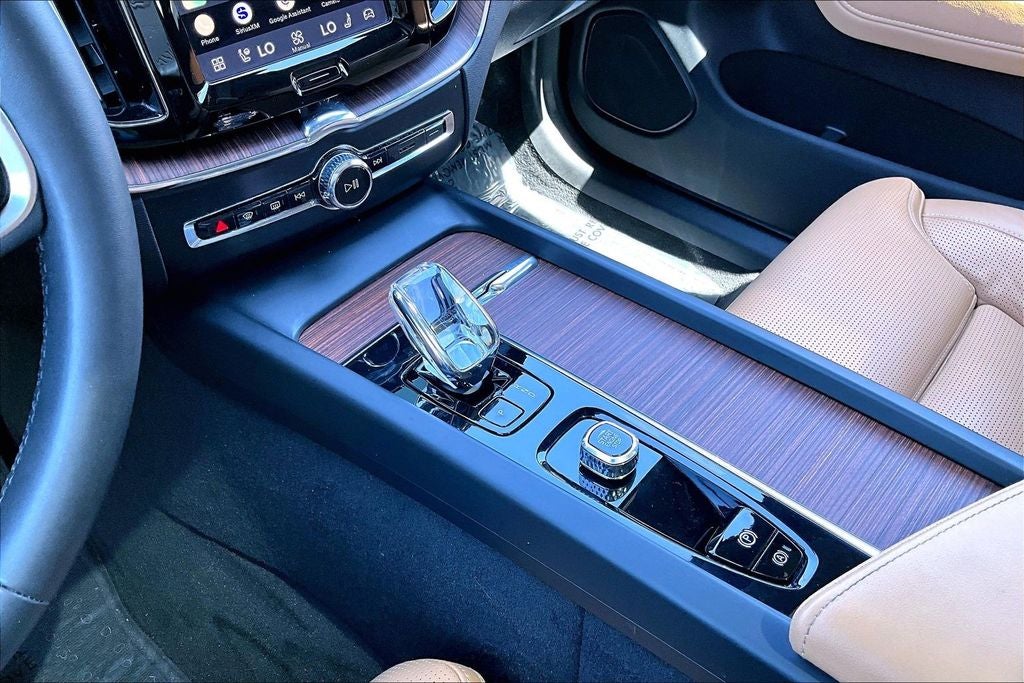 2023 Volvo XC60 Recharge Plug-In Hybrid Ultimate