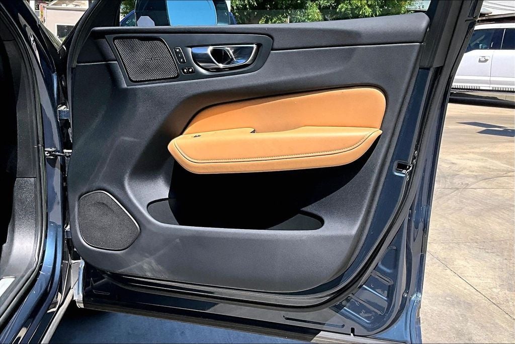 2023 Volvo XC60 Recharge Plug-In Hybrid Ultimate