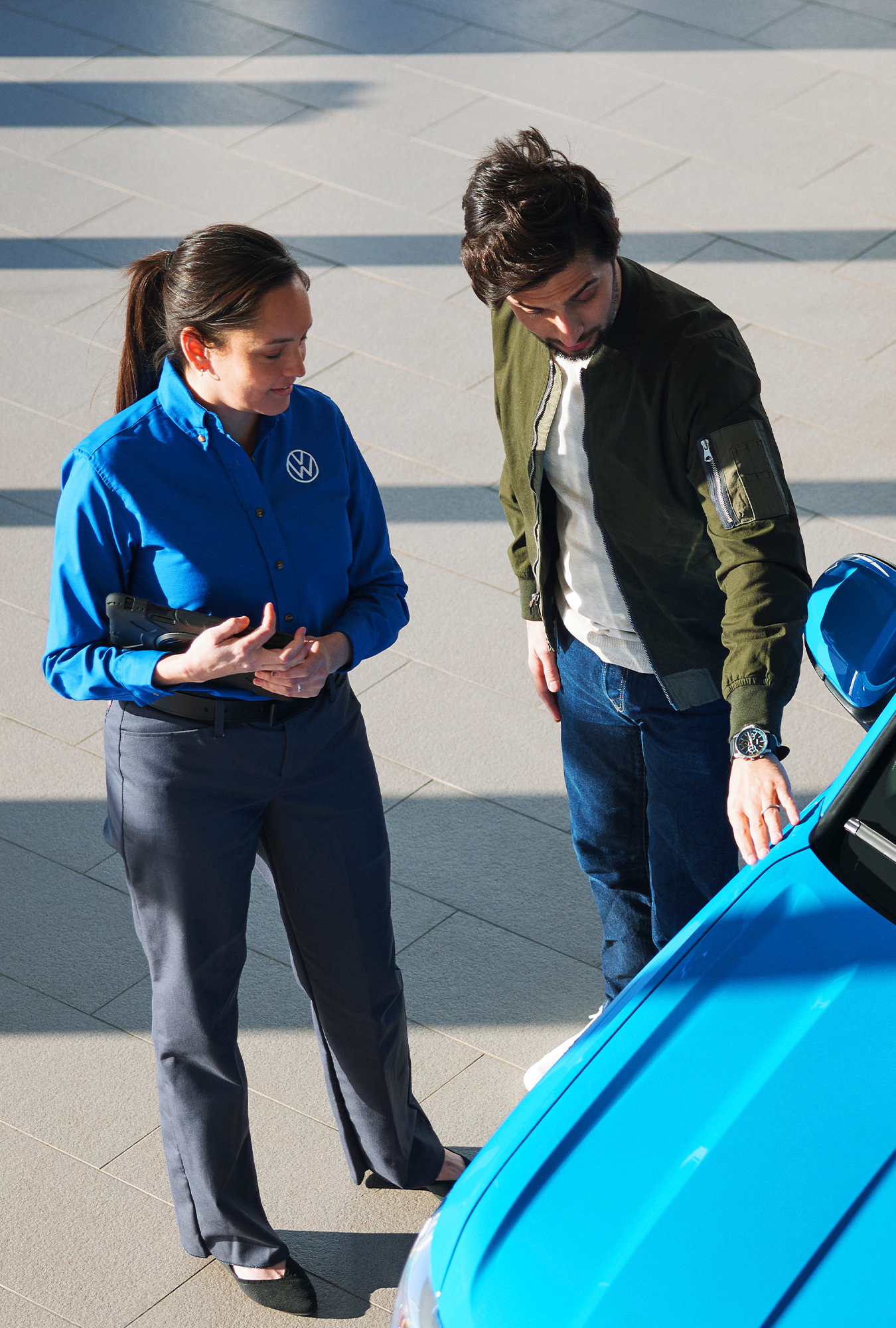 Volkswagen specialist discussing vehicle maintenance with a customer
